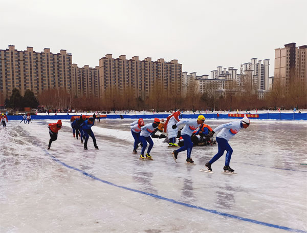 长春兰桡湖公园首届群众冰雪节开幕